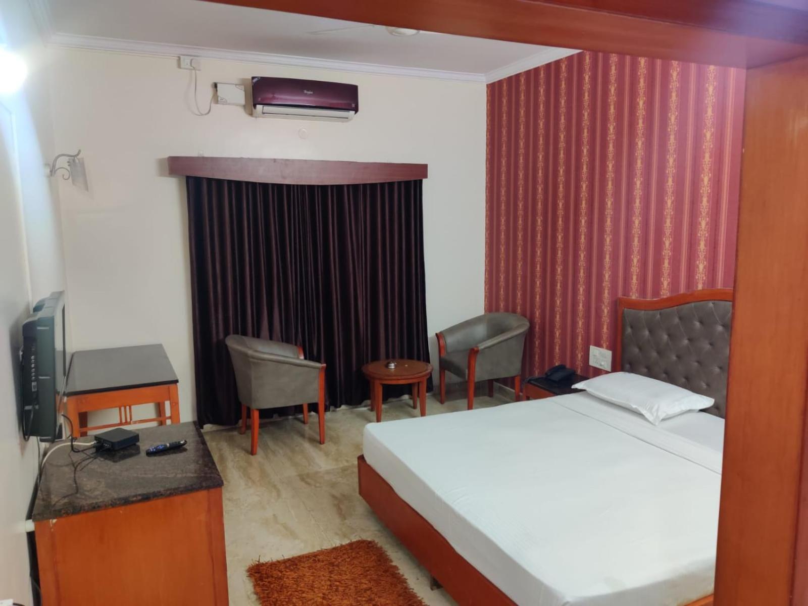 Hotel Chetan International Bangalore Exterior photo