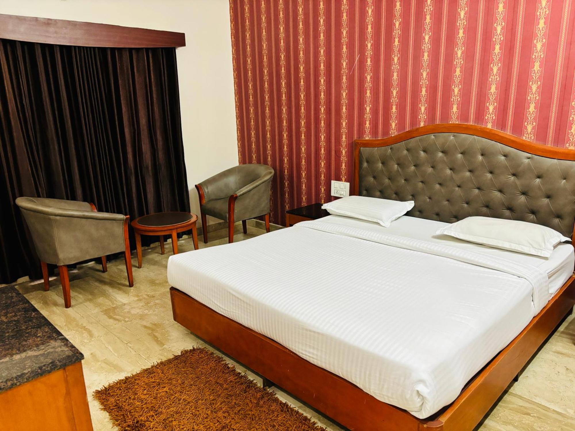 Hotel Chetan International Bangalore Exterior photo
